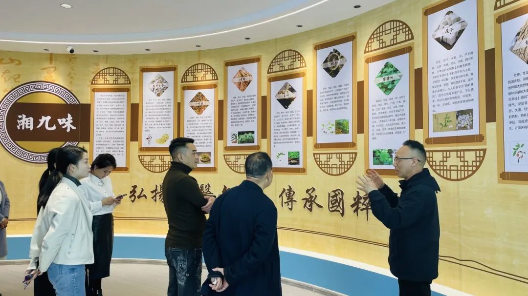 種下梧桐樹，引得鳳凰來(lái)