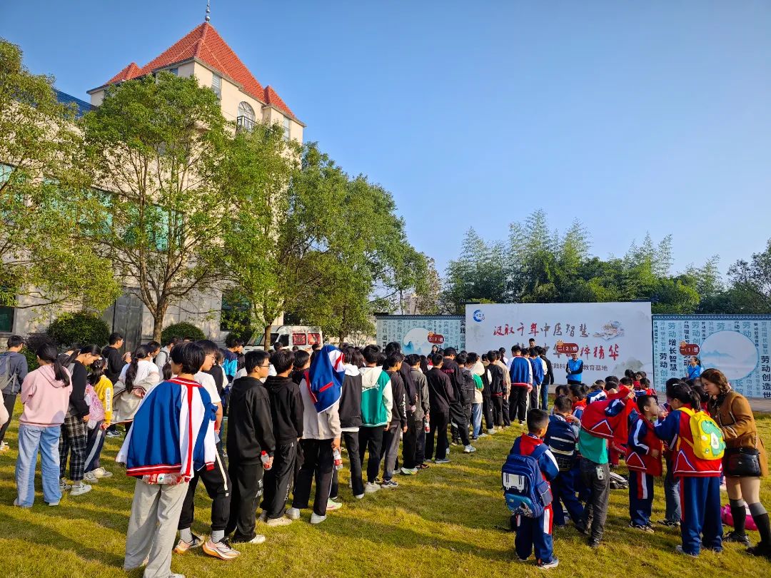 雙清區“愛心護航，助夢成長”