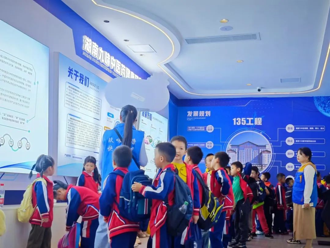 雙清區“愛心護航，助夢成長”